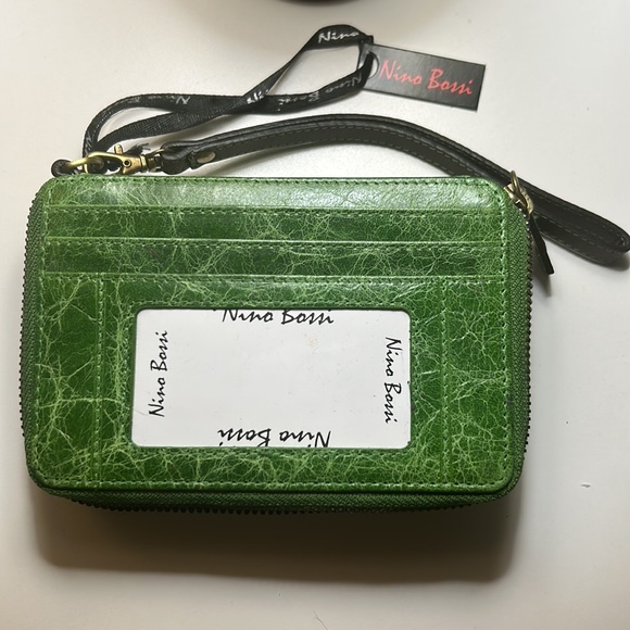 Nino Bossi Wallet Wristlet Green - Picture 2 of 4